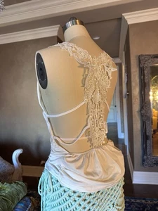 Weißes Oberteil mit offenem Rücken Small - Bild 1 von 3