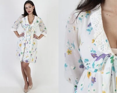 Винтажный 60-х белый цветочный Mod платье глубокий V оборки кружева дом гостиной вечеринки мини - Изображение 1 из 4