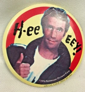 Vintage 1976 Fonzie Happy Days TV Show Button Paramount Pictures Henry Winkler - Picture 1 of 3