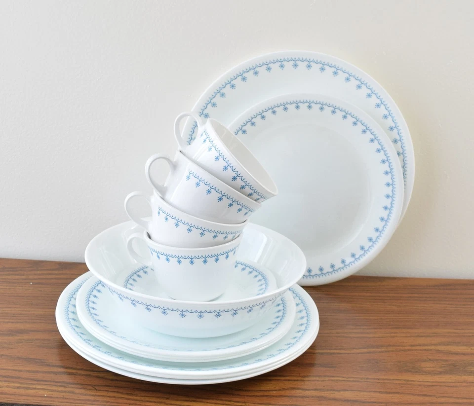 Juego de vajilla de 17 piezas Corning Snowflake azul 4 ajustes de mesa Foto 1 de 4