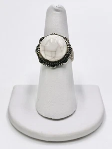 Vintage Ring Brass Tone Milk Glass Crackle Glows Sz 6 - Picture 1 of 9