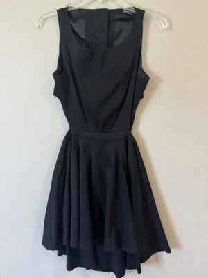 Vestido para mujer Double Zero negro corte corazón plisado calce y acampanado mediano Foto 1 de 4