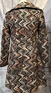 ANIA. EIN MEHRFARBIGER GEWEBTER MARKENMANTEL MIT SCHALFARBE GRÖSSE Small - Bild 1 von 8