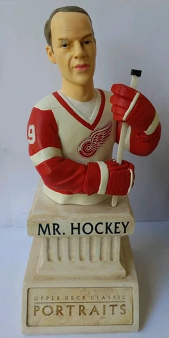 GORDIE HOWE HOF MR. HOCKEY UPPER DECK CLASSIC PORTRAITS STATUE DETROIT RED WINGS Cover