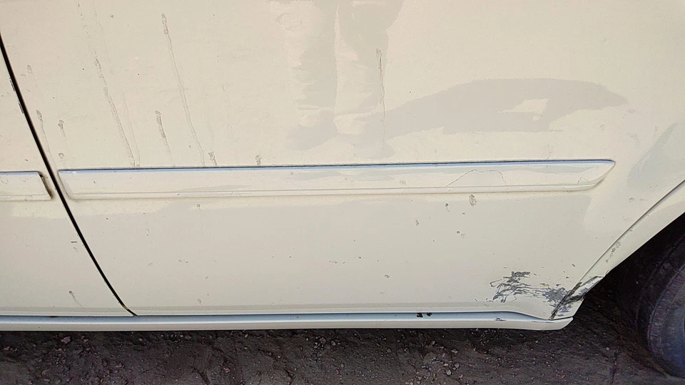 05-07 Chrysler 300 Driver Moldura Trasera Izquierda Desde Puerta OEM Borde Trasero Blanco Pwg Foto 1 de 4