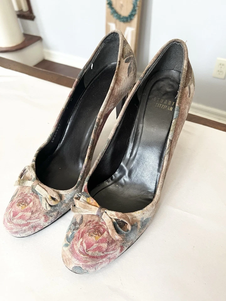 Zapatos de tacón Stuart Weitzman antiguos vintage con lazo floral de gamuza talla 9 Foto 1 de 4