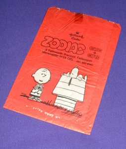 Sac en papier Charlie Brown, Snoopy, Peanuts British Hallmark (années 1970) 7 pouces x 10,5 pouces - Photo 1/3