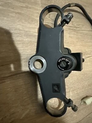 1995-1998 HONDA CBR600F3 Upper Triple Tree Clamp Top, W/ Ignition 53300-MAL-600 - Image 1 of 4