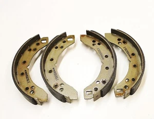 SET 4 REAR BRAKE SHOES FOR RELIANT REGAL,REBEL & ROBIN (GIRLING BRAKES) - Picture 1 of 1