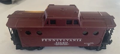 VINTAGE LIONEL PENNSYLVANIA 536417 LIGHTED PORTHOLE CABOOSE - Image 1 of 4