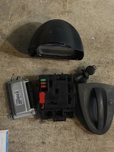 SMART CAR 451 FORTWO CABRIO  2009-12 - MHD 1.0 PETROL ECU KIT & SAM UNIT & LOCKS - Picture 1 of 4