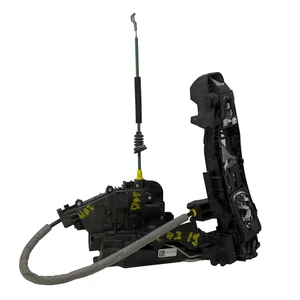 Actuador de cerradura de pestillo de puerta delantera izquierda Mercedes C300 15-21 y base de manija de puerta OEM - Imagen 1 de 12