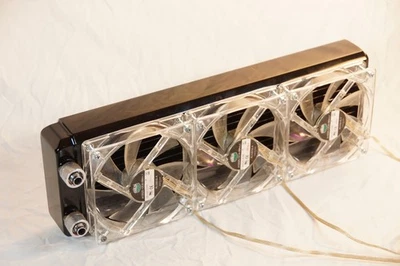 Flüssigkeitsgekühlter Gaming PC 16"x 5,5" Cooler Master Schwarz Radiator mit Lüfter - Bild 1 von 4