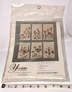 Gästetuch Yvonne of California Blumen Schmetterling Crewel Stickpackung 70er NEU - Bild 1 von 9