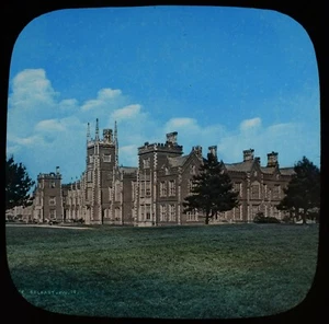 ANTIKES FARBIGES magisches Laternendia QUEENS COLLEGE BELFAST UM 1887 FOTO IRLAND - Bild 1 von 2