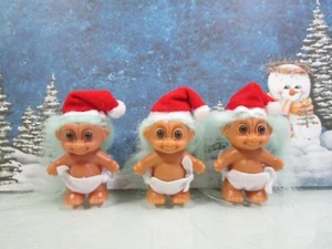 THREE SANTA BABIES - Muñecas Russ Troll de 2" - NUEVAS EN BOLSAS ORIGINALES - Imagen 1 de 3