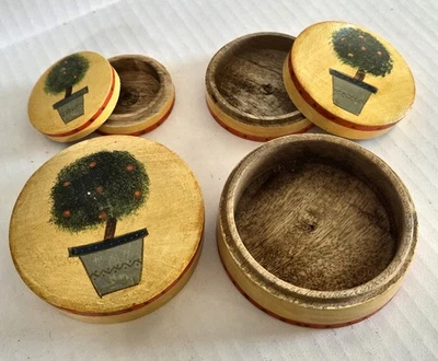 Набор из 3 винтажных расписанных вручную деревьев ГНЕЗДОВЫЕ КОРОБКИ ДЛЯ БЕЗДЕЛУШЕК деревянные сделано в Индии - Изображение 1 из 3