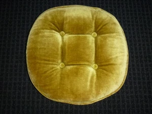 Vtg 70s Velveteen Tufted Accent Throw Pillow Avocado Green/Gold 13" Round - Picture 1 of 6