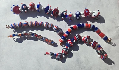 Colección de murano artesanal navideño - cuentas de murano vintage rojas, blancas y azules Foto 1 de 4