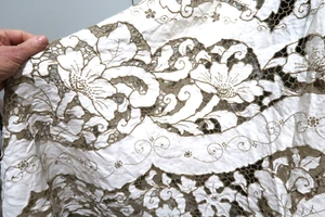 *Vintage 156 x 236cm Oblong Hand Embroidered Cream & Ecru Cotton Tablecloth - Picture 1 of 9