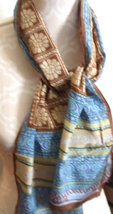 Accesorio Street Oscar de la Renta Bufanda de Seda 11”x52” Marrón/Azul Hecho en Japón Nuevo con Etiquetas - Imagen 1 de 7