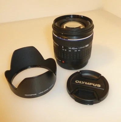 Olympus Zuiko Digital 14-42mm f3.5-5.6 ED - Four Thirds Lens + Hood (708) - Image 1 of 4