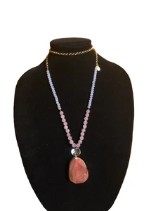 BHD signierte goldfarbene rosa und blau facettierte Halskette mit Anhänger - Bild 1 von 5