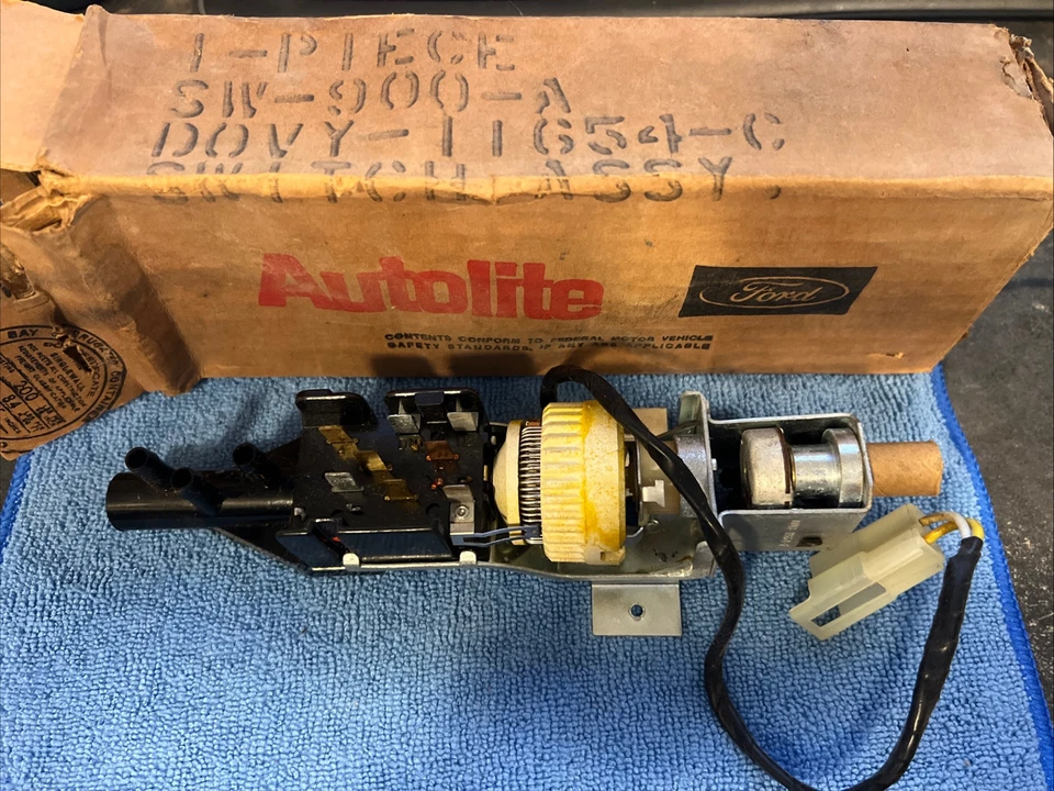 Nuevo de Lote Antiguo 1970-1972 INTERRUPTOR DE FAROS CONTINENTAL LINCOLN D0VY-11654-C SW-900-A Foto 1 de 4
