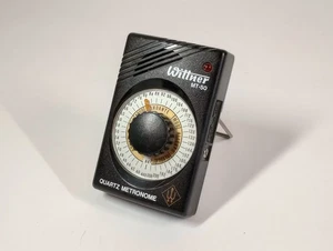 Metronomo al quarzo Wittner MT-50 a batteria con supporto pieghevole testato e funzionante - Foto 1 di 4