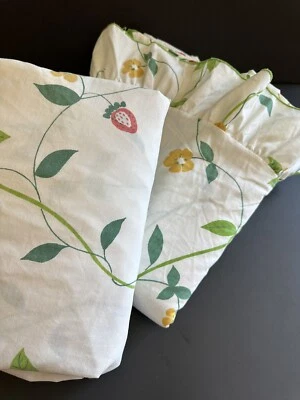 Vtg 70’s Utica Sheet Set Strawberry Full Flat Fitted  Ruffle No Iron - Image 1 of 4