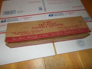 VINTAGE TRUE SCALE E-410 PORTABLE ELAVATOR NIB-VERY NICE CONDTION - Picture 1 of 7