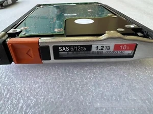 EMC 005053141 005053140 1.2T 10K SAS hard disk- one - Picture 1 of 3