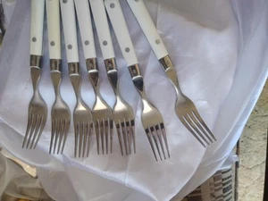 7 Farber Ware Farben weiß geschmiedet Edelstahl Porzellan Besteck Tafelgabeln 7,5" - Bild 1 von 14