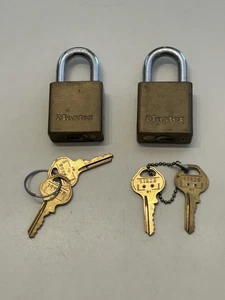 Vintage Set Of 2 Master Lock Model 575 Solid Body Brass Padlock With 2 Keys Each - Picture 1 of 4
