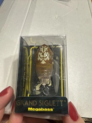 Isca Megabass Grand Siglett Zoumushi Topwater Cicada – Cor Rara – Nova na Caixa - Imagem 1 de 4