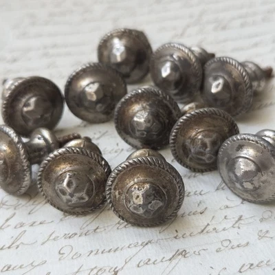 11 Boutons Porte Placard Meuble Anciens en Etain 1900 - Photo 1/4