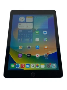 Apple iPad (5th Generation) Cellular Wi-Fi 32 GB Space Gray Unlocked A1823 9.7in - Picture 1 of 11