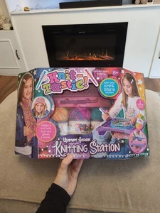 Knit-Tastic Ultimate Fashion Knitting Station Set Creative Design Playset Toy 8+ - Picture 1 of 7