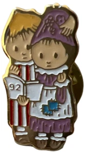 Two Little Girls 1992 Brooch or Lapel Pin - Bild 1 von 2