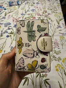 COACH Medium Corner Zip Wallet With Creature Print CR936 ORIGINAL PRICE - $198 - Picture 1 of 15