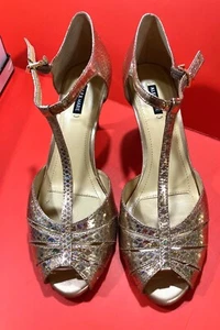 ALEX MARIE 'AUDRY' 8.5 M - GOLD IRRESCENT T-STRAP PUMPS- IN BOX-EUC - Picture 1 of 4