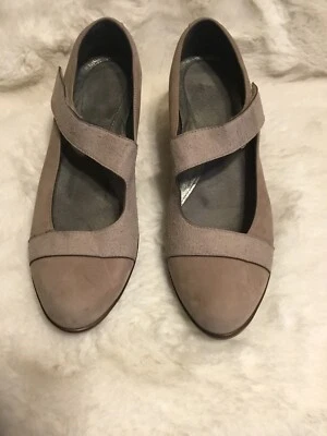 Naot Woman’s Shoes Abbracci Mary Jane Rivets Heel Stone Tan Nubuck Comfort SZ 9 - Image 1 of 4