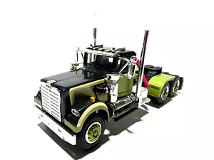 DCP / FIRST GEAR 1/64 SCALE WHITE WESTERN STAR 4900 DAY CAB GREEN - Picture 1 of 6