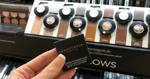23 $ * Neu im Karton ** Anastasia Beverly Hills Augenbrauenpulver Duo wischfest ** Wählen Sie Ihre Farbe - Bild 1 von 38