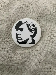 Vintage 1990s Andy Warhol Memorial Pinback Pin - Picture 1 of 2