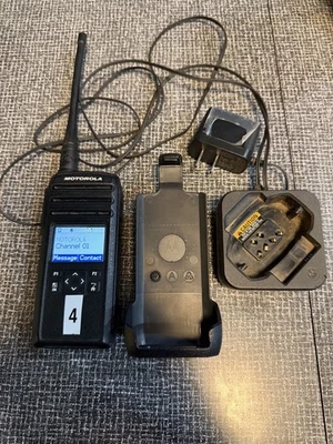 Motorola DTR700 Two-Way Radio 50 Channels, 900 MHz with Charger and Belt Holster - Image 1 of 4
