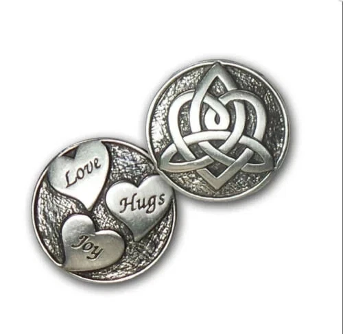 Love, Hugs, Joy Locket Brigid's Heart de Deva Designs Peltre Dos Caras Foto 1 de 1