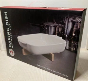 Baking Dish w/ Wood Trivet 15"x9" Dishwasher/Oven/Microwave Safe Chef's Counter - Picture 1 of 5