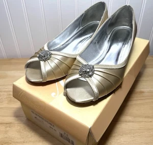 Davids Bridal Wedding Shoes Gold Satin Cluster Rhinestone Kelseywide Dyeable 9W - Picture 1 of 16