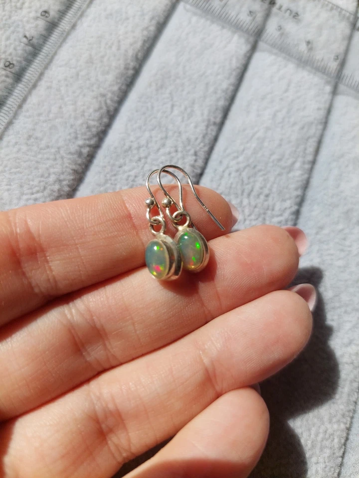 Sehr schöne kleine süße Ohringe mit echtem äthiopischen Opal in 925 Silber💛✨️ - Bild 1 von 4